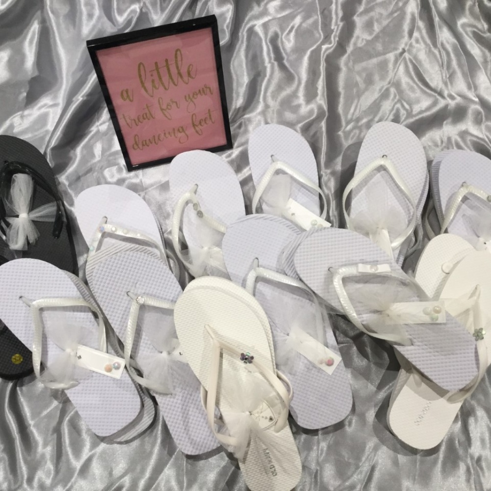 WEDDING FLIP FLOPS " NEW" 13 PAIRS